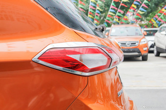 2015款绅宝X65 2.0T自动豪华型 烈焰橙