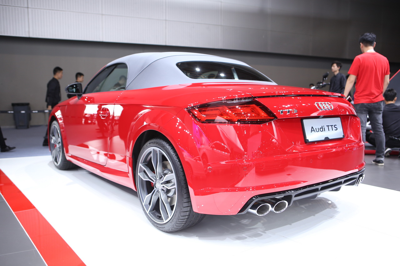 奥迪最新款TTS