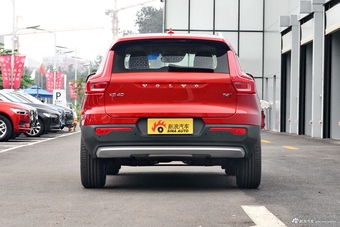 2019款沃尔沃XC40 2.0T四驱正午熔岩红T4