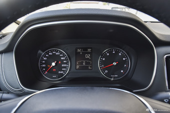 2018款荣威RX5 1.5T 20T自动两驱互联网智臻版