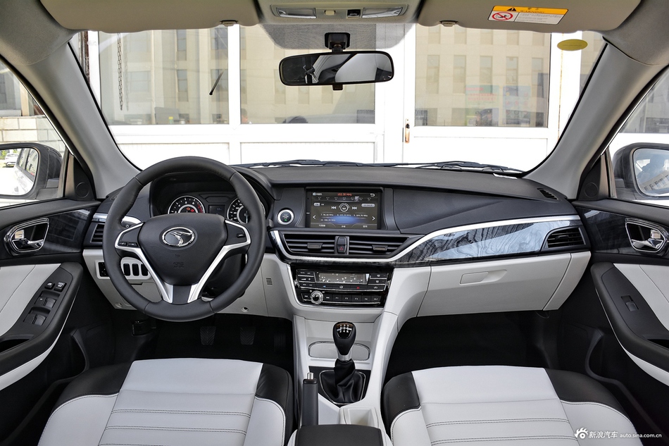 2017款V5菱致1.5L手动新贵型