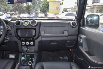 2016款北京BJ40L 2.3T自动四驱尊享版