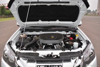 2018款铃拓2.5T手动四驱豪华款JE4D25Q5A图片