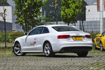 2016款改款奥迪A5 2.0T自动Coupe45TFSI舒适型