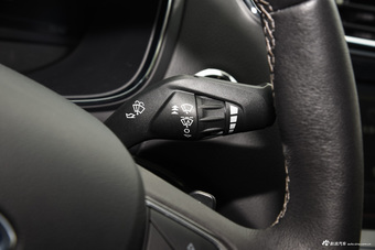 2015款金牛座2.0T自动时尚型 铂钻白