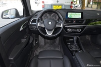 2017款宝马1系118i自动设计套装型