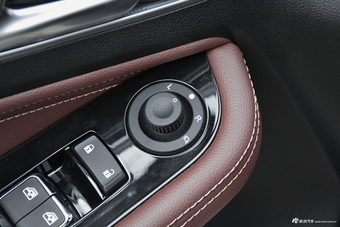 2017款宝骏560 1.5T DCT旗舰型