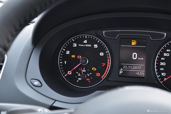 2018款奥迪Q3 30周年年型 30 TFSI风尚型