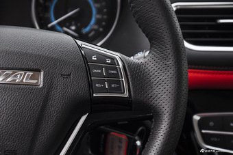 2016款哈弗H1 1.5L自动舒适型蓝标改款 钛白