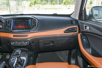 2016款瑞虎7 1.5T手动耀臻版