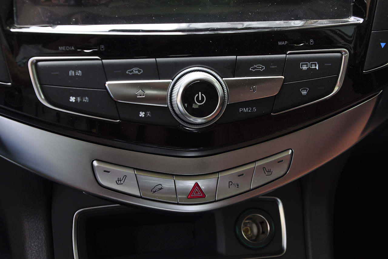 2015款比亚迪唐2.0T自动四驱旗舰型