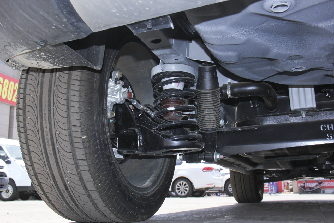 2017款陆风X2 1.6L自动铂锐版