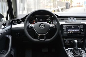 2018款一汽大众迈腾 280TSI DSG 领先型