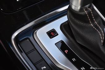 2017款宝骏560 1.5T DCT旗舰型7座