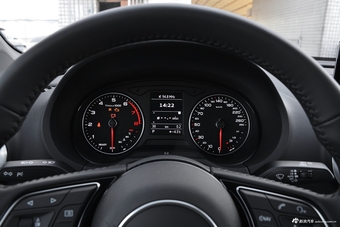 2018款奥迪A3 30周年型2.0T自动Sportback 40 TFSI风尚型