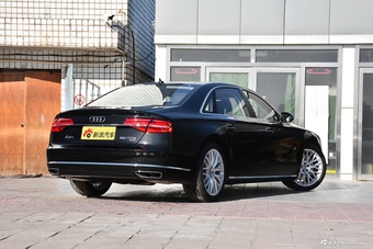 2017款奥迪A8L 4.0T自动60 TFSI quattro豪华型