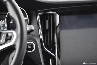 2016款众泰SR7 1.5T手动魔方之心版