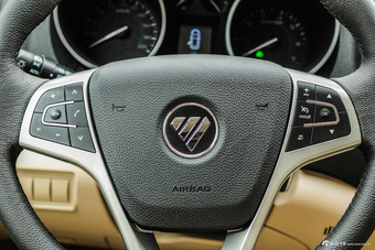 2016款萨瓦纳2.0T自动四驱汽油尊享版5座