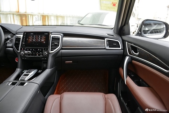 2017款本田UR-V 2.0L 370TURBO自动四驱尊耀版