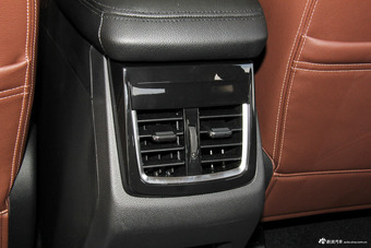 2017款宝骏560 1.5T DCT尊享型