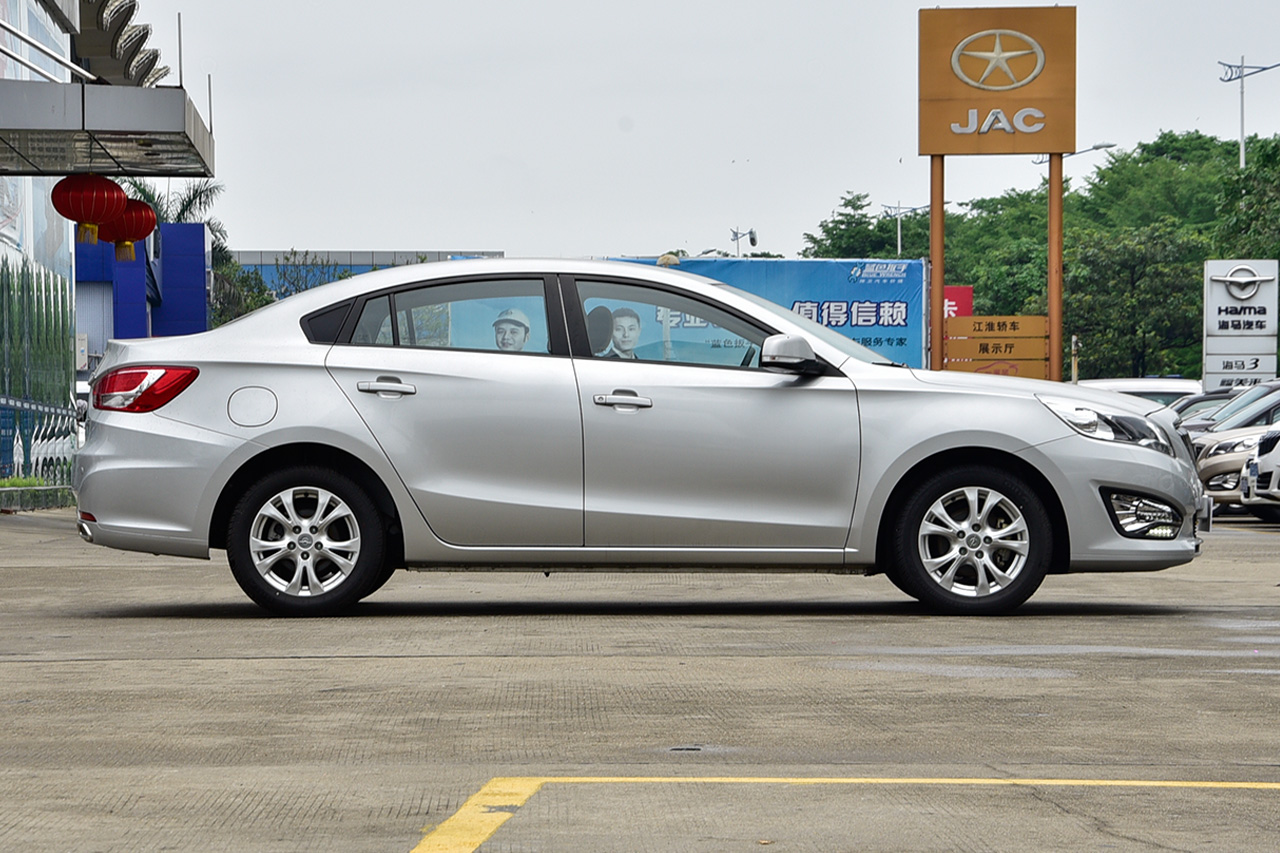 2015款海马福美来1.6L手动品尚型