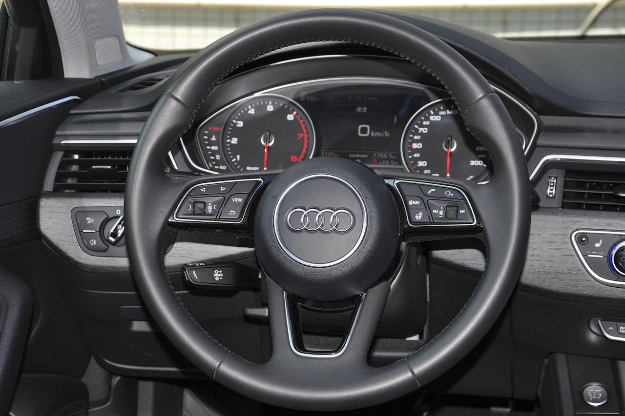 2017款奥迪A4L 2.0T自动45TFSI quattro风尚型