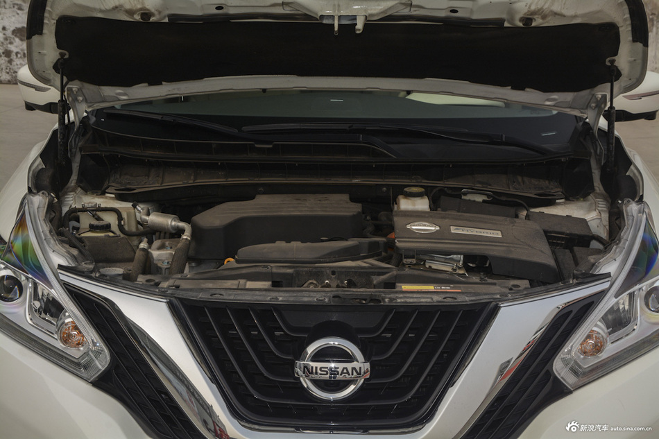 2017款楼兰2.5L自动S/C XV HEV混动四驱旗舰版