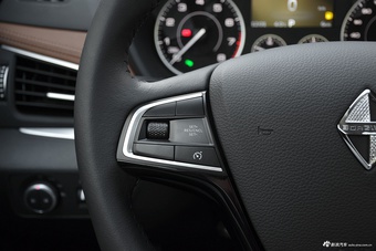 2016款宝沃BX7 2.0T自动 6座四驱旗舰型