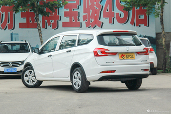 2017款宝骏310W 1.2L手动超值型