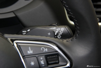 2017款奥迪Q3 2.0T自动35 TFSI风尚型