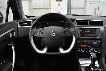 2017款DS 6 1.6T自动豪华版THP160