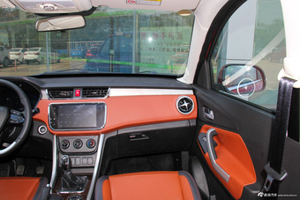 2016款北汽幻速S3L 1.5L手动尊贵型