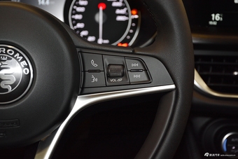 2017款Stelvio 2.0T 200HP自动豪华版