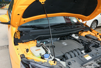 2018款风神AX4 1.6L手动潮尚型天窗版