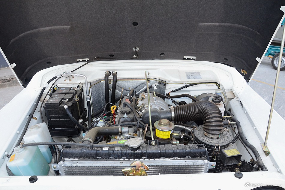 2016款战旗2.0L手动加长豪华型 三门版 国V