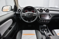 2018款东南DX3 1.5L手动户外版尊贵型