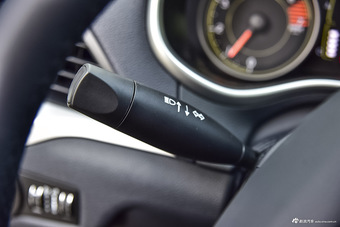 2016款自由光2.4L自动领先版 星光银