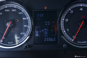 2018款君马S70 1.5T手动标准型