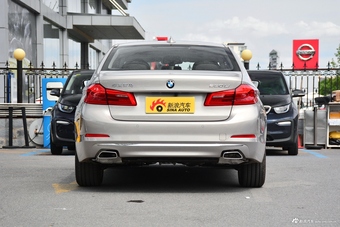 2018款宝马5系改款2.0T自动530Li领先型豪华套装