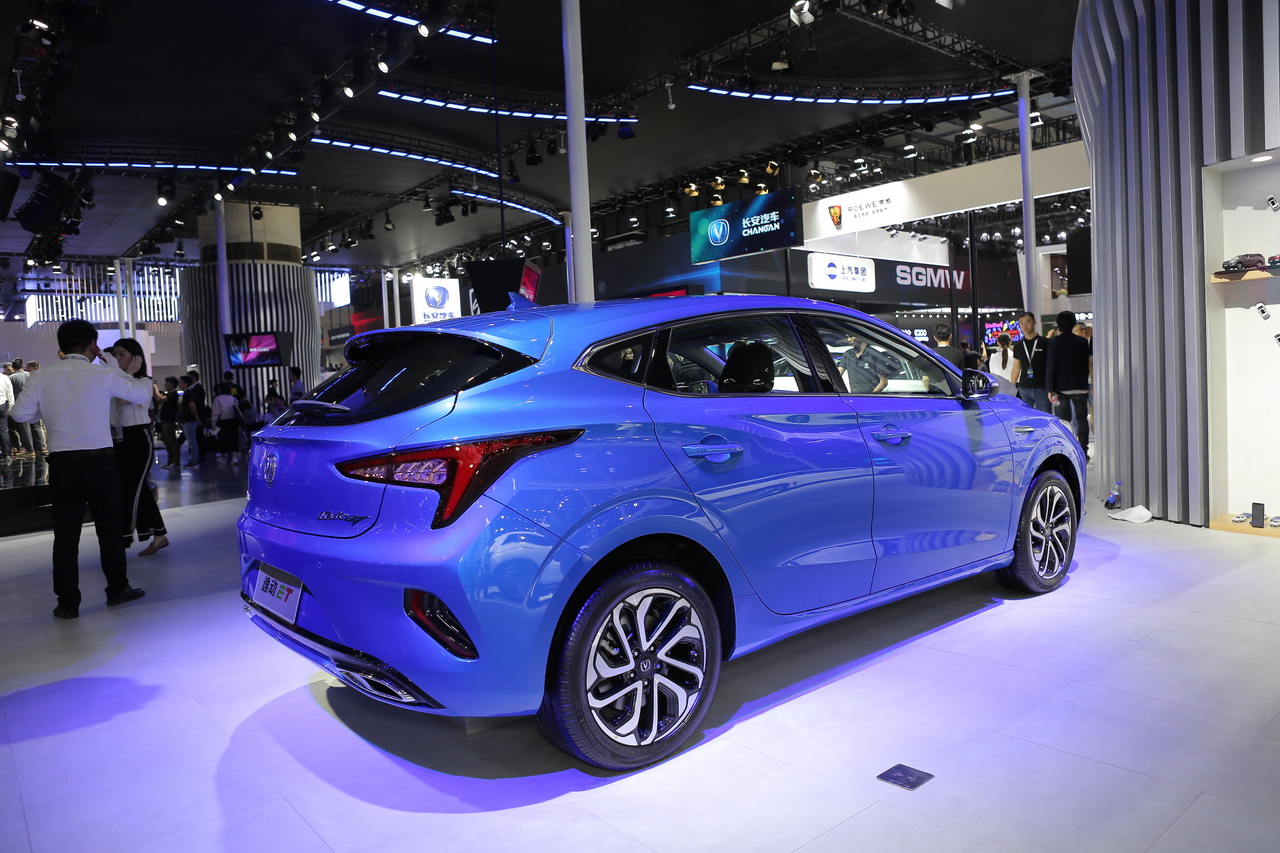 实拍全新长安逸动ET 拥有400km超远续航