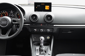 2018款奥迪A3 30周年型1.4T自动Sportback 35TFSI运动型