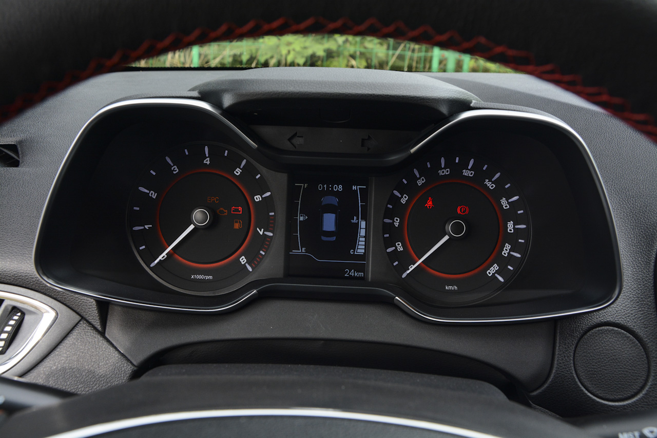 2017款艾瑞泽5 1.5L手动领潮版