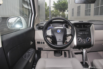 2015款启辰R50 1.6L自动豪华版