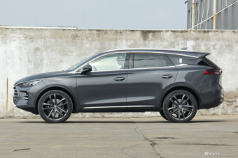 2018款比亚迪唐新能源2.0T全时四驱智联创享型7座