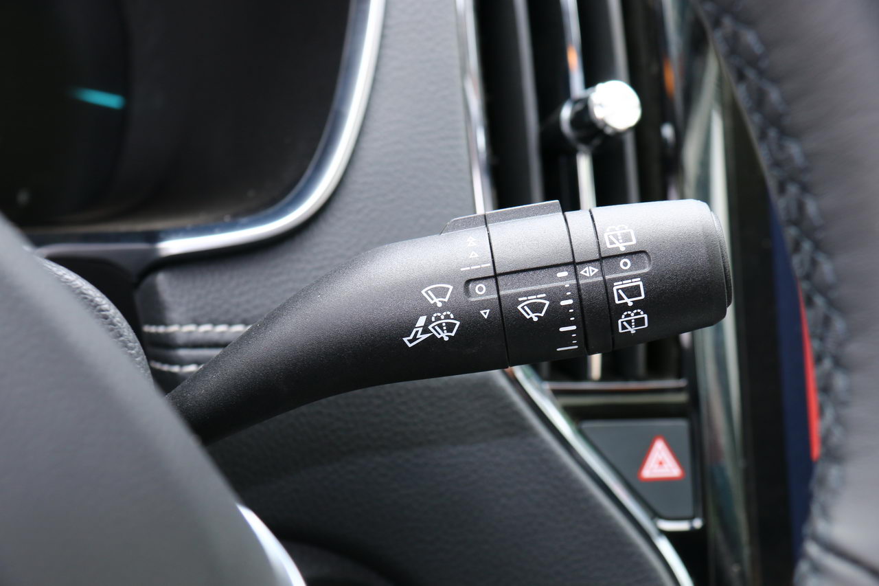 2017款荣威eRX5 1.5T自动尊贵旗舰版