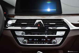 2018款宝马5系2.0T自动525Li 豪华套装