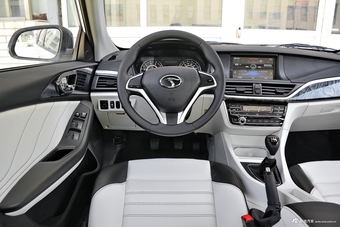 2017款V5菱致1.5L手动新贵型