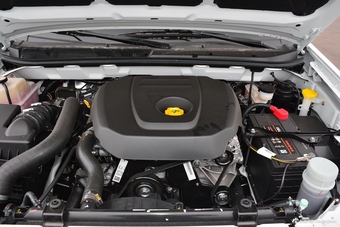 2018款铃拓2.5T手动四驱豪华款JE4D25Q5A