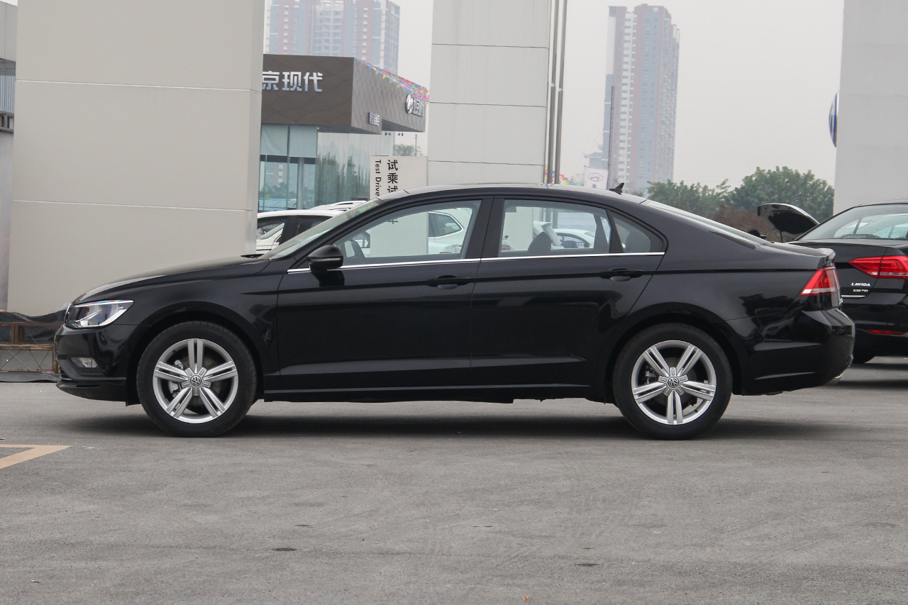 2018款凌渡1.4T手动风尚型230TSI