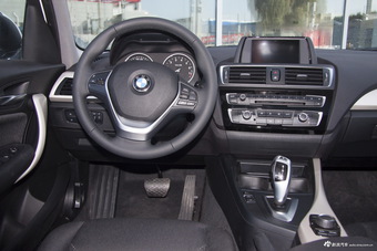 2016款宝马1系118i 1.5T自动领先型